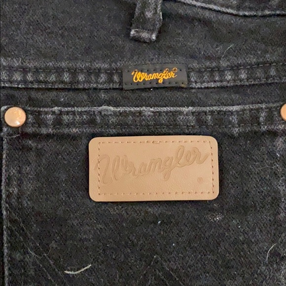 Wrangler shorts - Picture 2 of 4